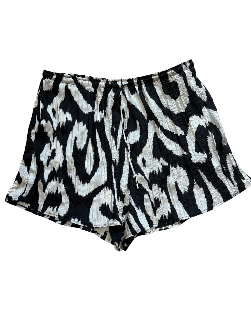 H&M Black and White Animal Print Women's Shorts Size Medium